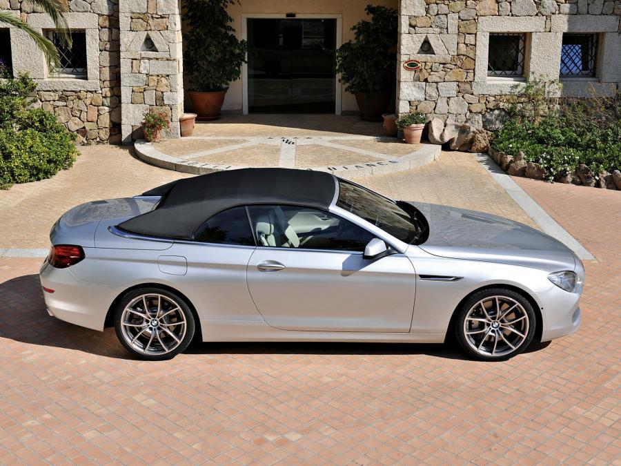  BMW 650i Convertible 2011 года  (фото 8 из 16)